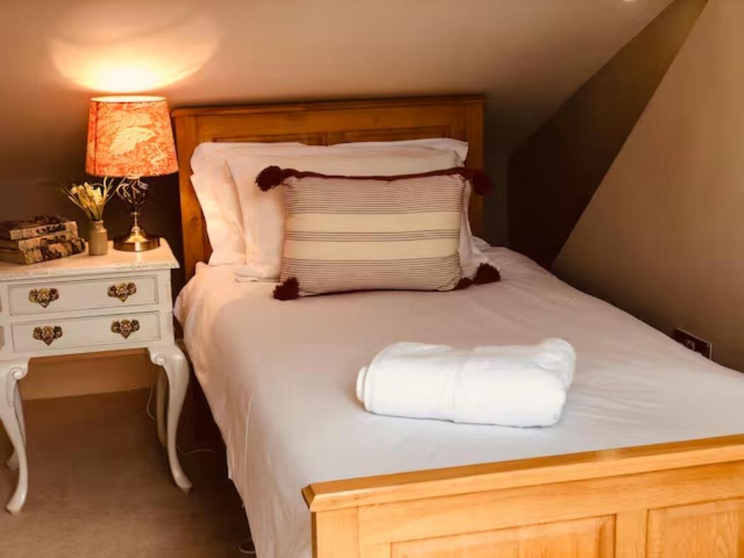 Pass The Keys Old Beams Luxury Style & Comfort In Town Centre Bakewell Extérieur photo