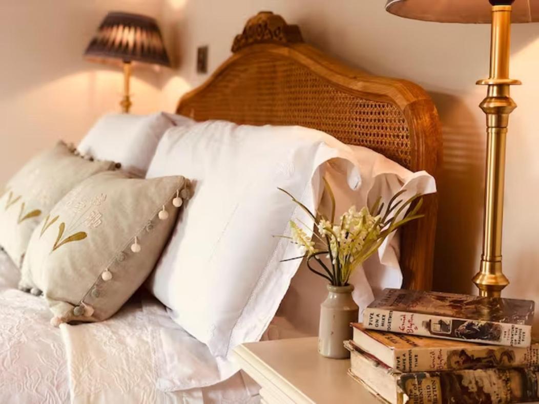 Pass The Keys Old Beams Luxury Style & Comfort In Town Centre Bakewell Extérieur photo